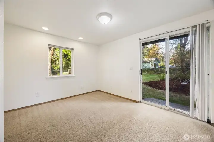 Flex room with exterior access.