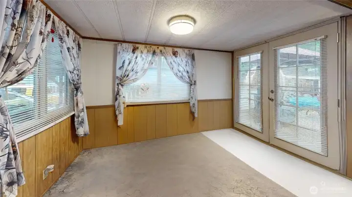 View of the dining room without furniture.