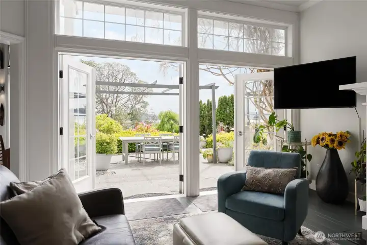 Seamless Indoor/Outdoor Flow