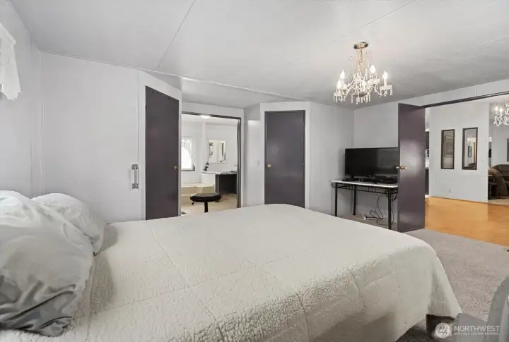 Primary suite - with 2 walk-in closets
