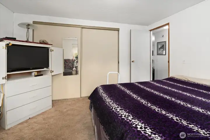2nd bedroom