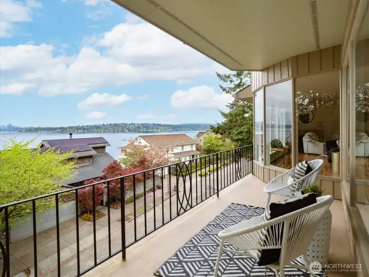 Deck off dining room