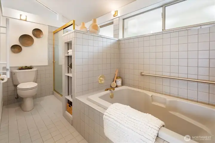 Primary bedroom suite bathroom