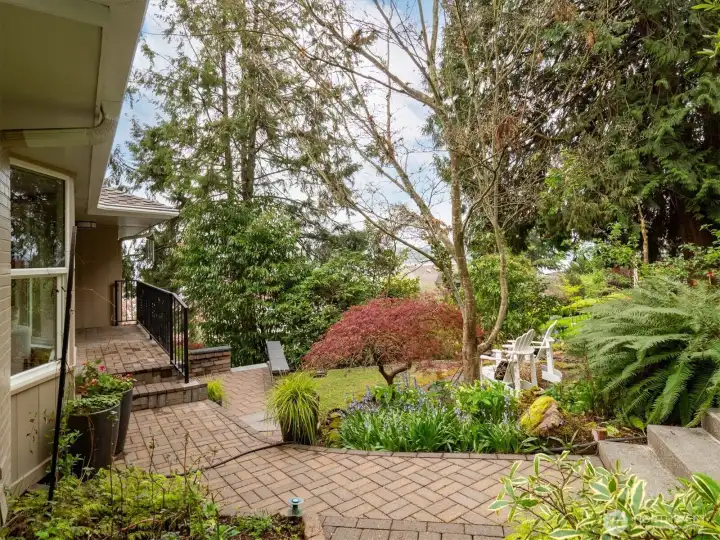 Sount side patio area