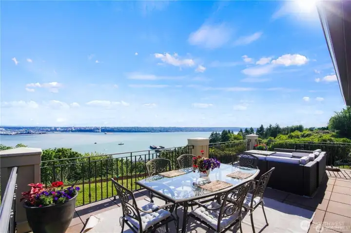 Take in sweeping views of Mt. Rainier, downtown Tacoma, and Puget Sound from the expansive deck—an ideal space to relax, entertain, and soak in the beauty of the Pacific Northwest.