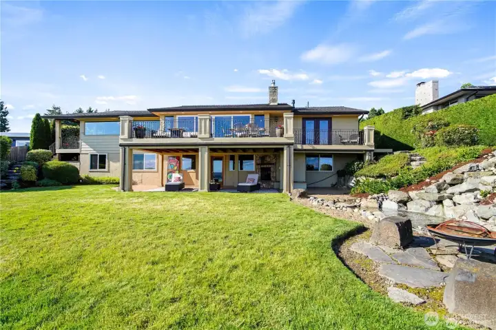 Expansive backyard provides ample room for entertaining, landscaping, and family activities—an ideal outdoor retreat.