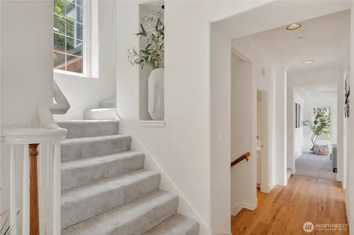 Beautiful wide staircase to upper level Beautiful wide staircase to upper level