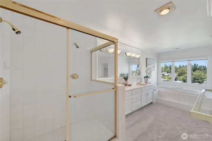 Primary suite spa-like, ensuite bathroom Primary suite spa-like, ensuite bathroom