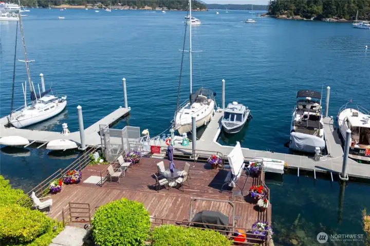 BBQ Grills and entertaining area at the water's edge. The penthouse rises above the right side of this deck. BBQ Grills and entertaining area at the water's edge. The penthouse rises above the right side of this deck.
