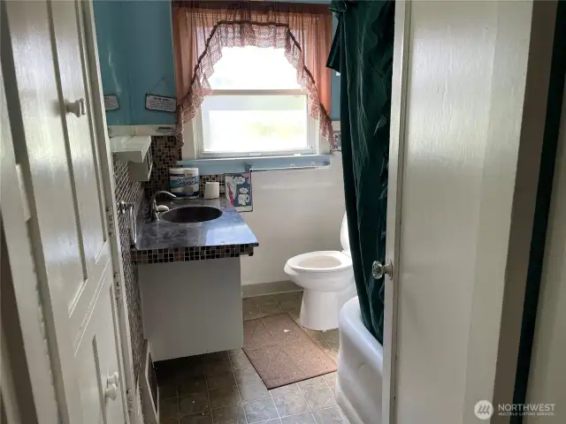 Upstairs Bath