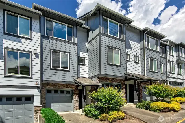 Welcome to 21214 SE 42nd Pl at Peregrine Point.