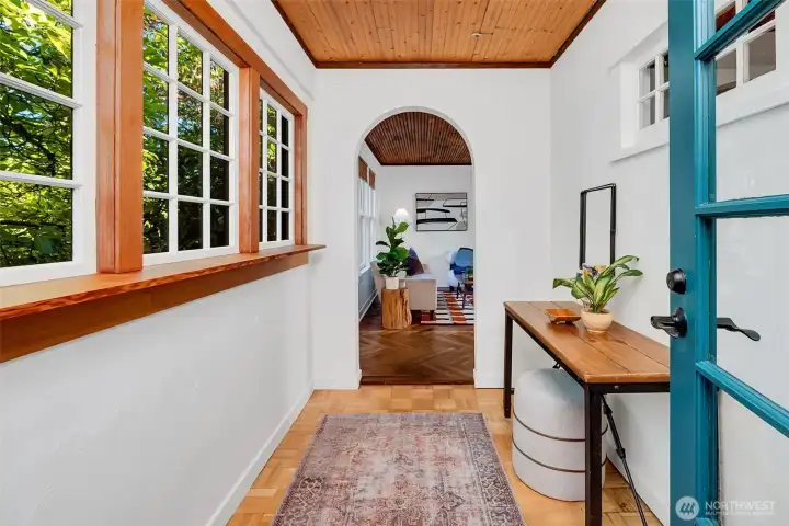 Who doesn't love an entryway?