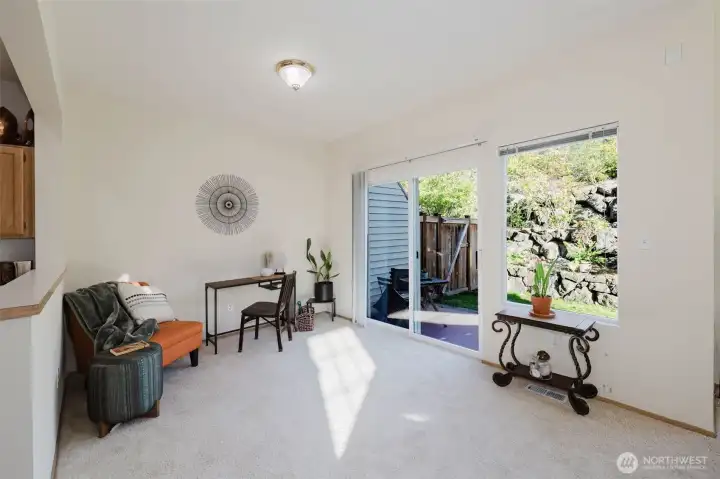 Breakfast nook? At home office? Library? Your choice!