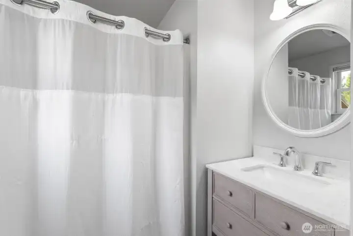Guest room bath