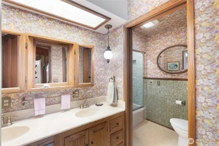 1st Level Bathroom w/ Steam Shower