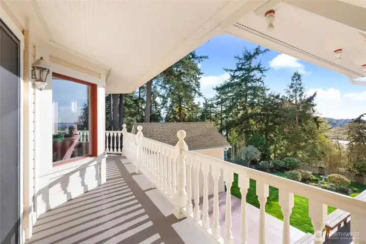 Apartment Wrap Around Deck