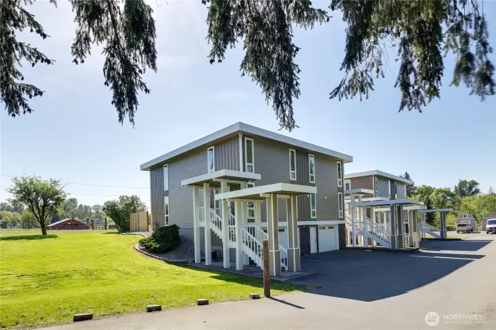 4 units, 2 separate buildings and 1 unit at the back