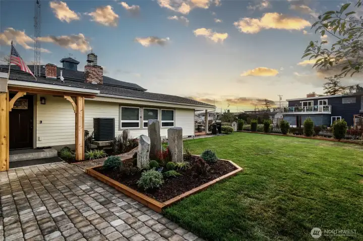 Nice big yard with automatic sprinklers