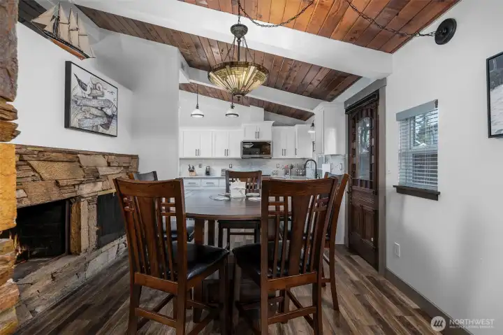 Dining area off kitchen