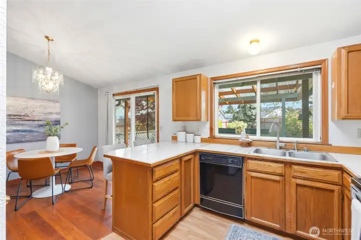 Kitchen with big windows above the sink!