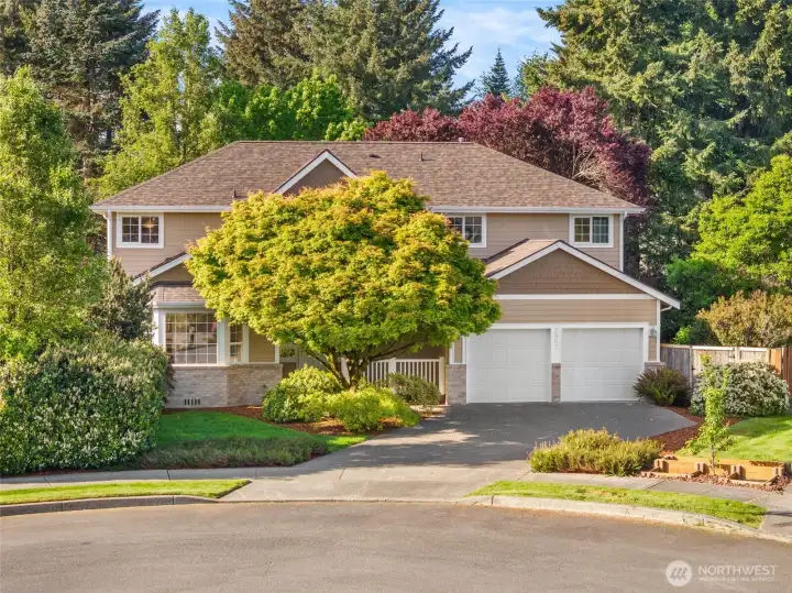 Located at the end of a quiet cul-de-sac, this four bedroom home with two primary suites (one on the main floor) may be your next chapter! Located at the end of a quiet cul-de-sac, this four bedroom home with two primary suites (one on the main floor) may be your next chapter!