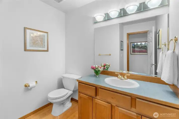 Spacious main floor powder room. Spacious main floor powder room.