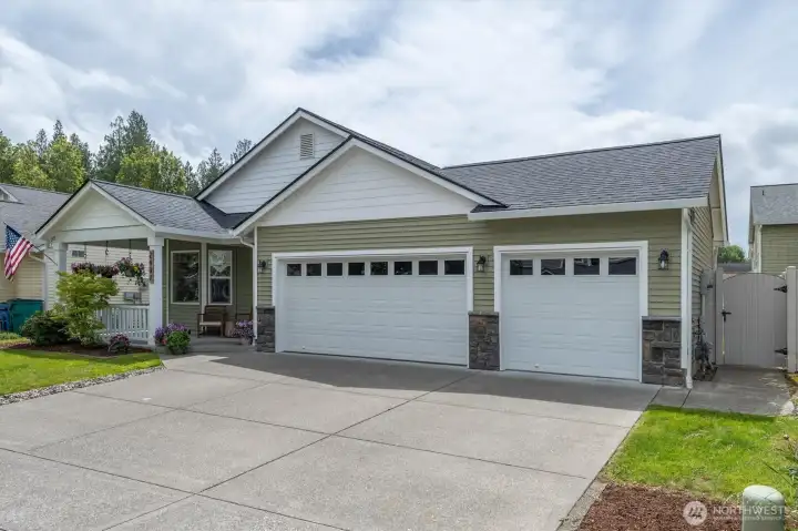 Oversized 3 Car Garage