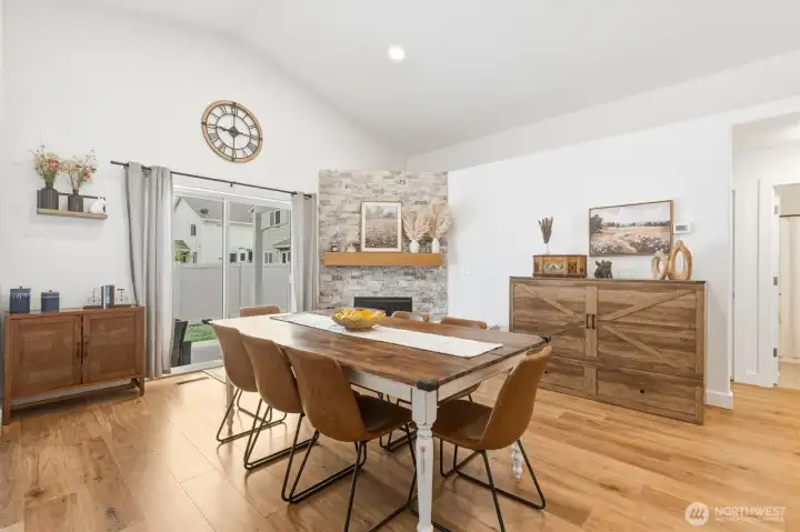 Great Room w/ Gas Fireplace & Dining Space