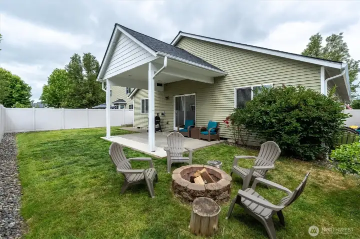 Fenced Back Yard w/ Covered Patio