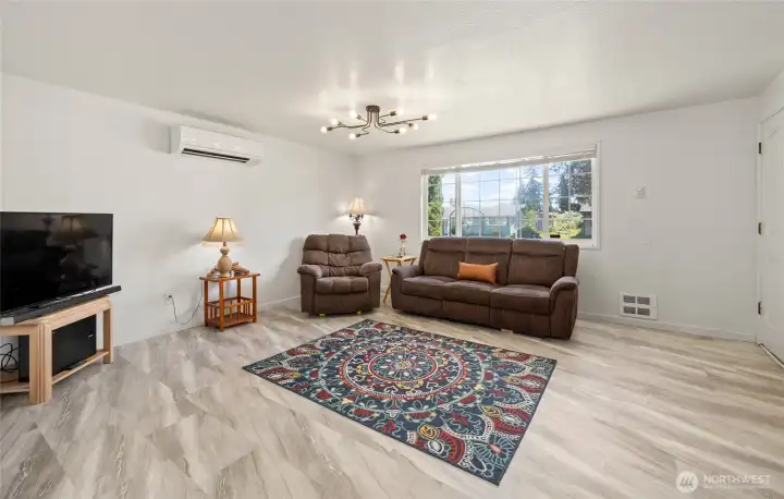 Living Room has Mini-Split with A/C! Living Room has Mini-Split with A/C!
