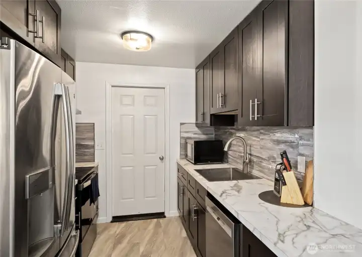 Kitchen-All Appliances stay! Kitchen-All Appliances stay!
