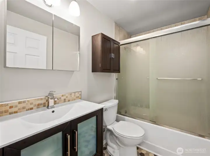 Full Bathroom Full Bathroom