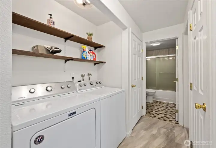 Laundry Area-W/D stay! Laundry Area-W/D stay!