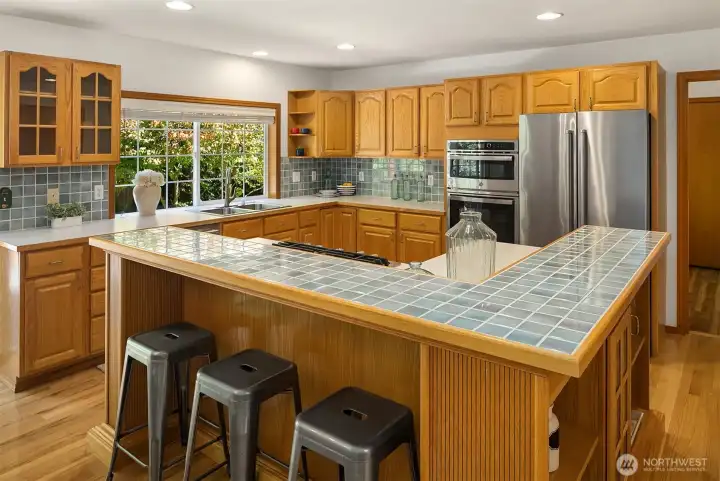 The kitchen offers a functional flow that any chef will appreciate. The kitchen offers a functional flow that any chef will appreciate.