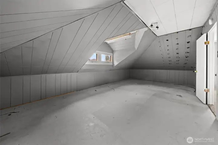 Upper bonus room Upper bonus room