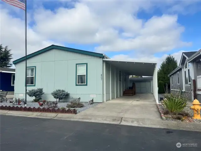 One of finest homes in The River Manufactured Home Park is now available! Newly built in 2017, this home sits on the quietest street in the park. You'll enjoy a great view of Mount Rainier. This 55+ park is known for its community clubhouse with a game room featuring 2 pool tables, 3 libraries, a grand hall with fireplace and kitchen. There's a swimming pool, Spa. There are crafting and game clubs. And the best park managers to help you feel right at home. There's a full slate of neighborhood activities, including Thursday donuts and coffee. In the next two months the community will be having an Oktoberfest dinner and a Thanksgiving feast.