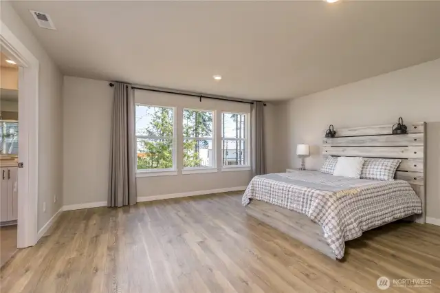 Expansive primary suite