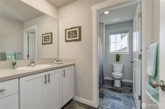 Full hall bathroom upstairs