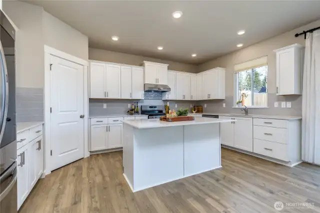 Expansive kitchen