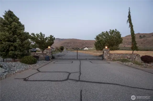 Welcome to "The Beach" at Corral Corral Creek.  This private 26 lot community has walk-in sandy beaches and is a gated community.