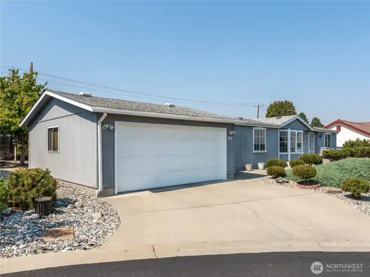 Welcome to 914 Meadowridge Dr.