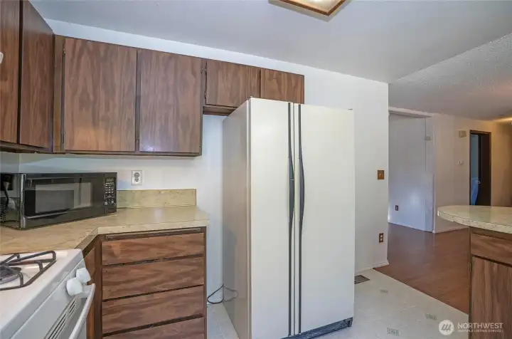 Alternate perspective of the kitchen.