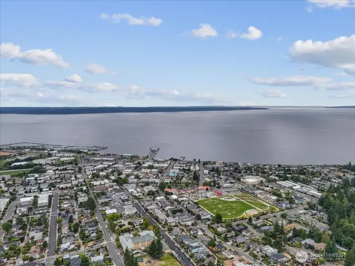 Ideal location close to downtown and the waterfront