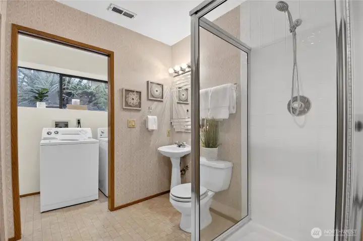 Lower Level Guest Bath w/Laundry Room