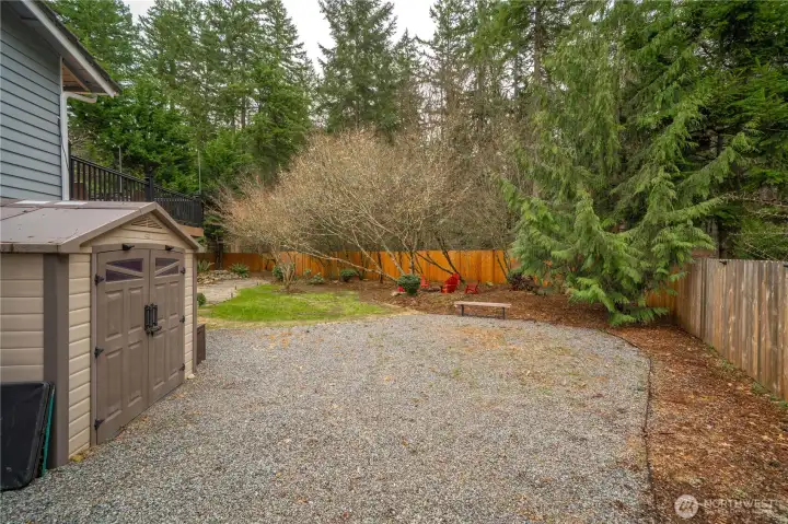 Side yard - the perfect spot for your garden beds, a playset, or a trampoline!