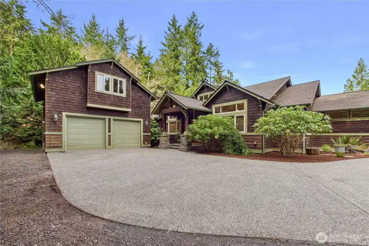 First time on the market, this 1999 home was a custom design and build by Rick Landers.
