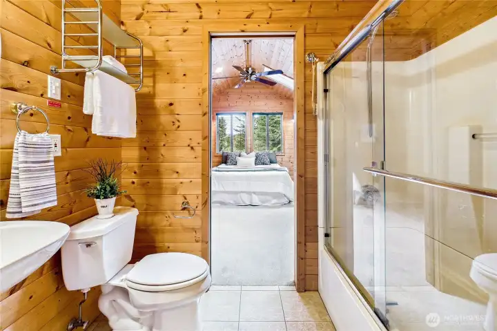 The Jack-and-Jill full bathroom between the two bedrooms.