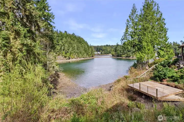 Tide's out! Note the detached deck, great for entertaining or simply enjoying the views.