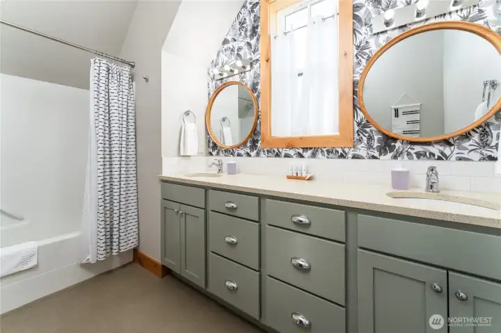 Primary bath - quartz countertops