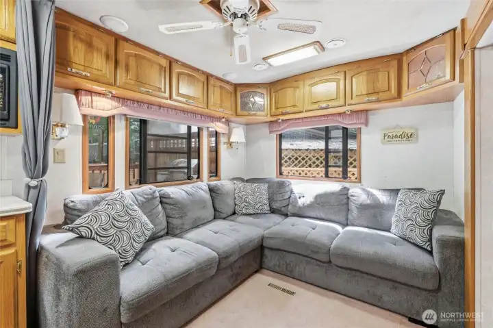 Great couch to watch movies!